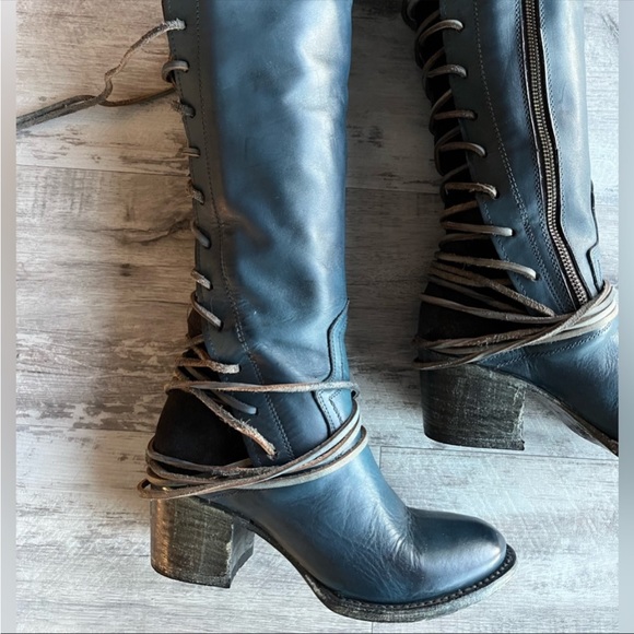 Freebird Coal boots in Navy Blue ❄️❤️🎁 - Picture 2 of 7